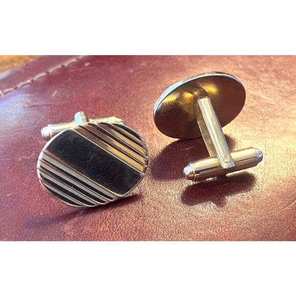 VTG Gold Tone Etched Cufflinks - Picture 3 of 3